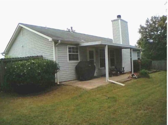 Foto del edificio - 421 Autumn Lake Ct