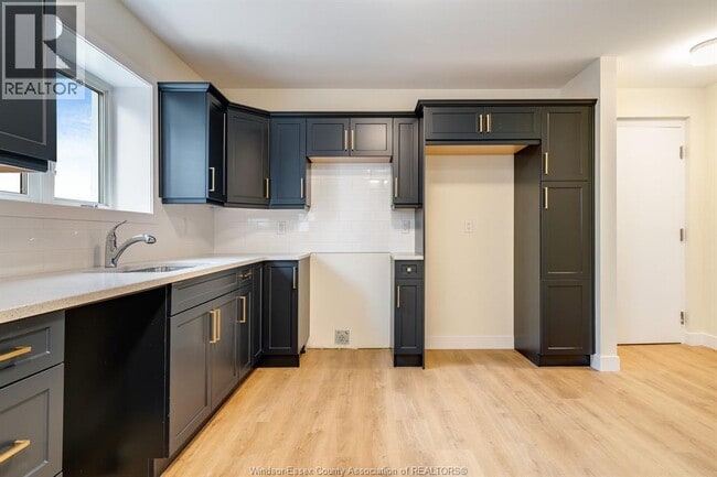 Photo du bâtiment - 4 Bruce Ave