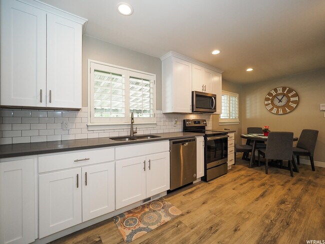 Building Photo - 363 E Mountain View Dr