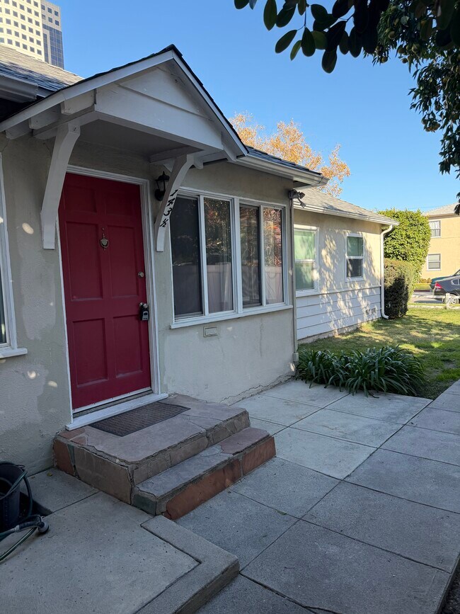 Foto del edificio - 143 N Maple St