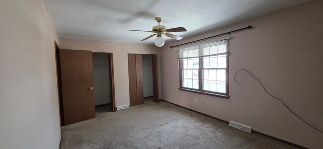 Building Photo - 5635 London Dr