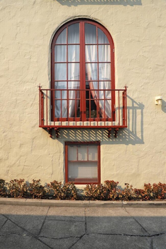 Building Photo - 1136 El Camino Real