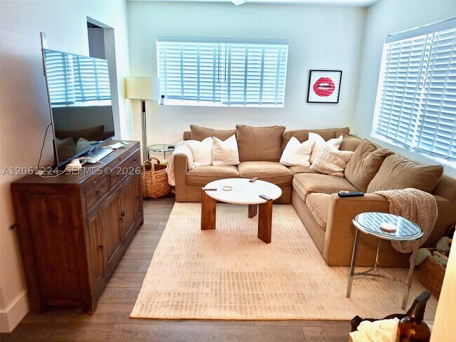 Foto del edificio - 2700 SW 28th Ct