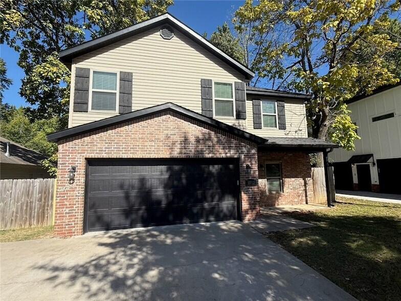 Foto principal - 1332 W Mt Comfort Rd