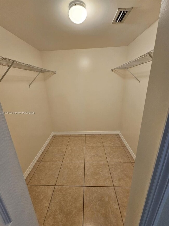 Foto del edificio - 15027 Coconut Ct