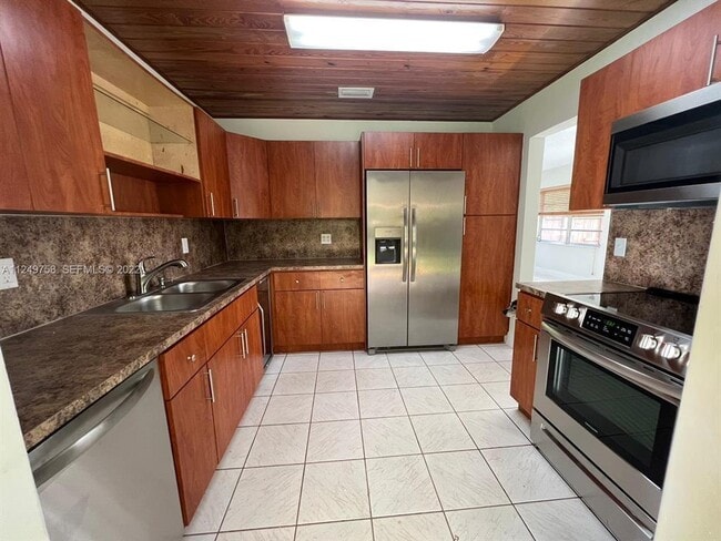 Building Photo - 875 Westward Dr