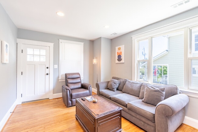 Building Photo - 1263 Poplar Ave