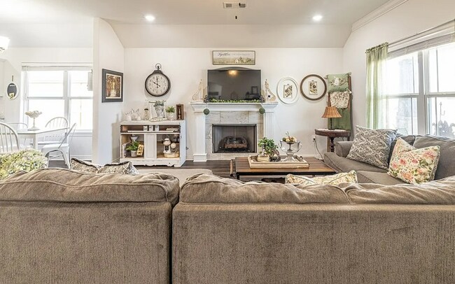 Foto del edificio - Charming 3 Bedroom Home with Scenic Views ...