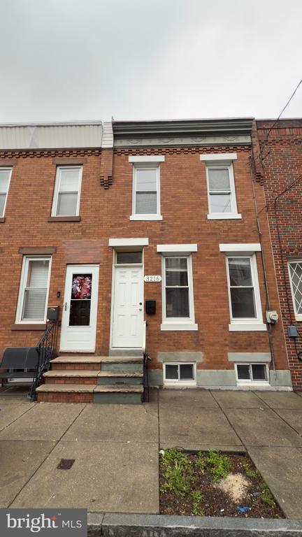 Building Photo - 3216 Salmon St