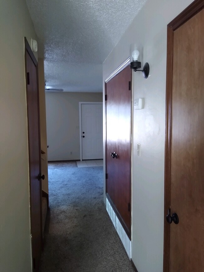 Building Photo - 644 Earthside Dr