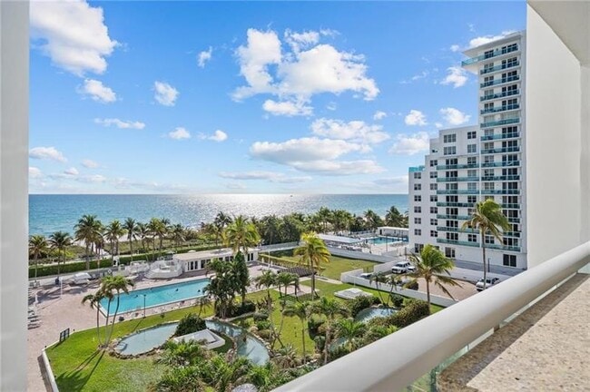 Building Photo - 5005 Collins Ave
