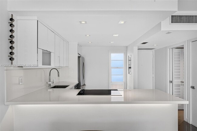 Foto del edificio - 3301 N Country Club Dr