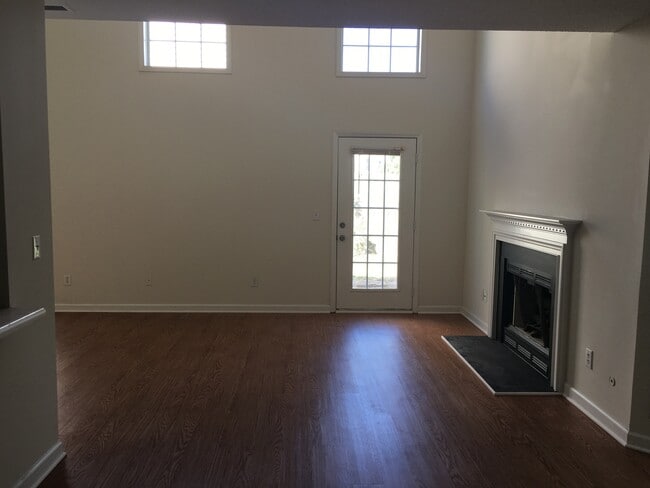 Foto del edificio - 3 BEDROOM SINGLE FAMILY HOME-2 1/2 bath~2 ...