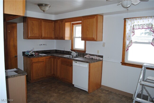 Building Photo - 24850 Zeman Ave