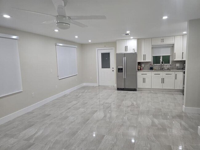 Building Photo - 2207 Taft St