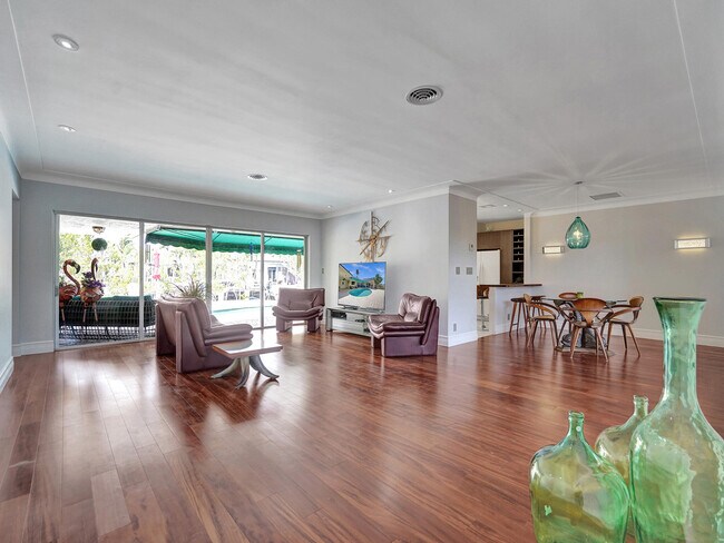Foto del edificio - 3811 NE 26th Ave