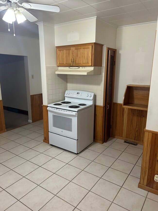 Cocina - 1118 Kellogg Ave