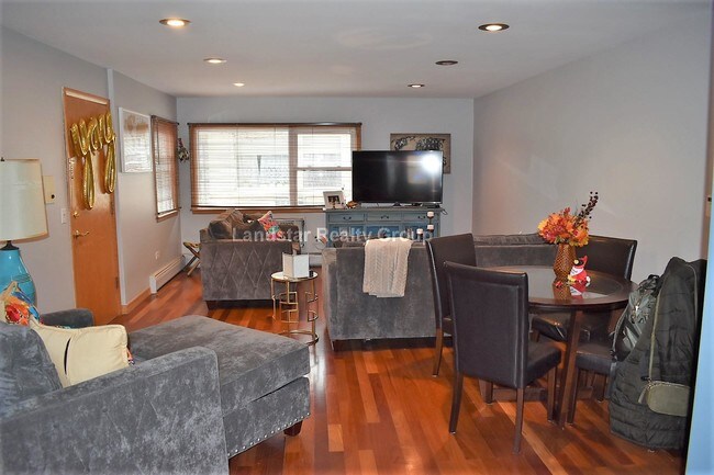 Foto del edificio - 3804 N Harlem Ave