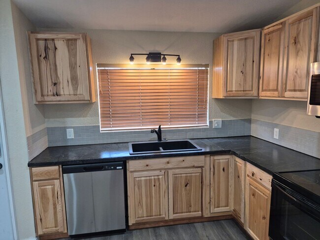 Foto del edificio - 4018 Sunrise Cove Dr