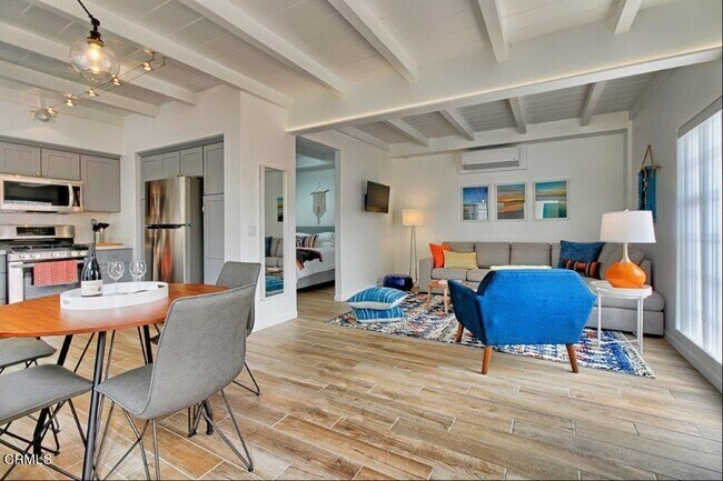 Foto del edificio - 1074 S Seaward Ave