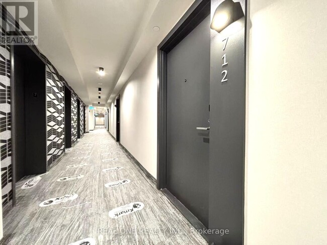 Building Photo - 180 Front St E