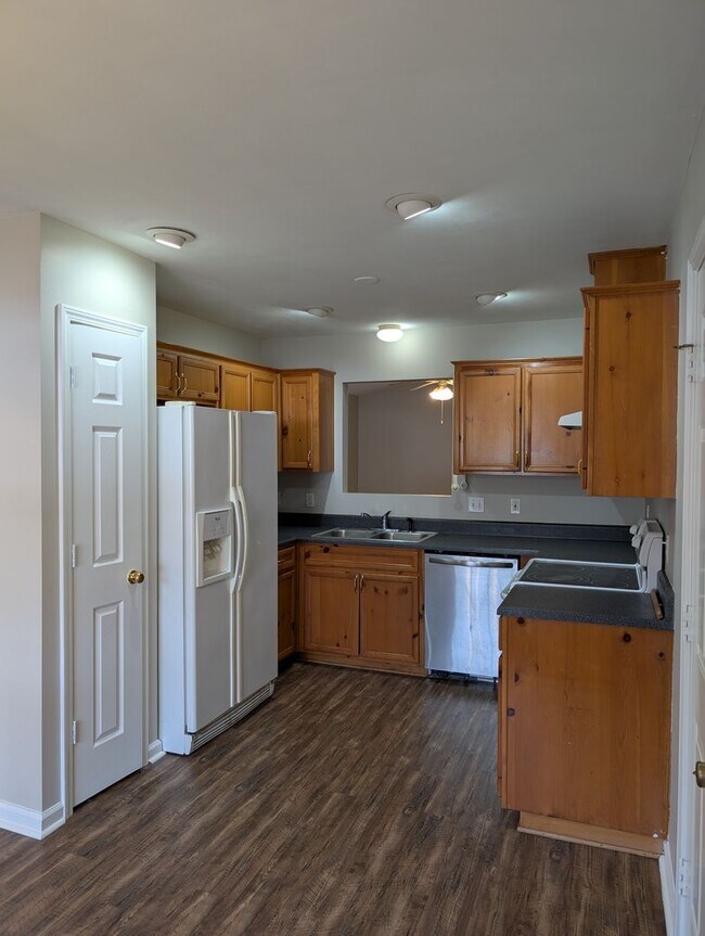 Foto del edificio - 3/2 Home with garage and spacious living areas!!!