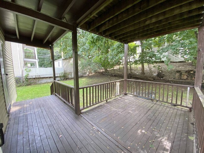 Building Photo - 136 Arlington St