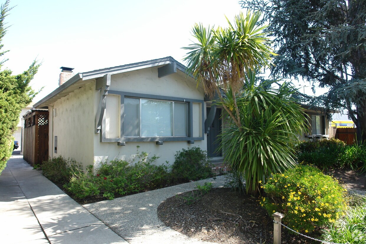 Primary Photo - 4321 Blackford Ave