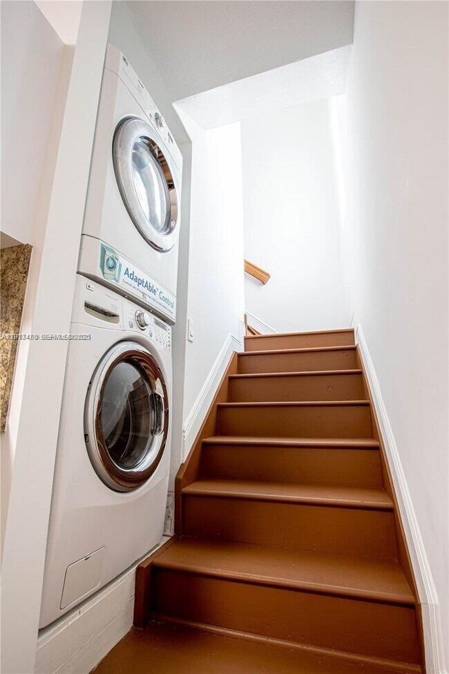 Building Photo - 16227 SW 139th Ct