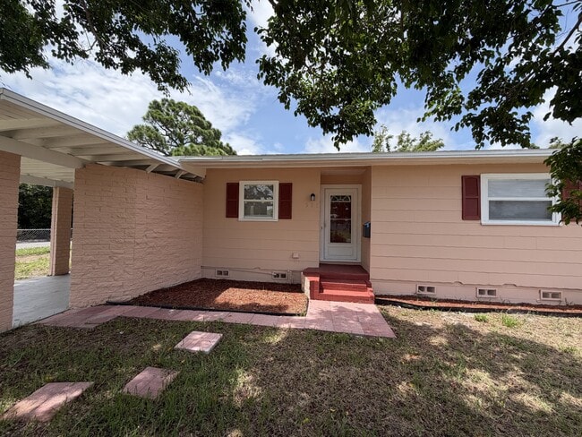 Building Photo - 2 Bed/1 Bath