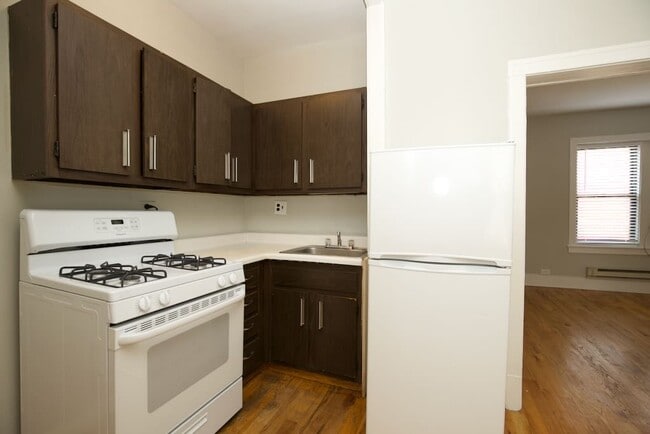 Building Photo - 3722 N Pine Grove Ave
