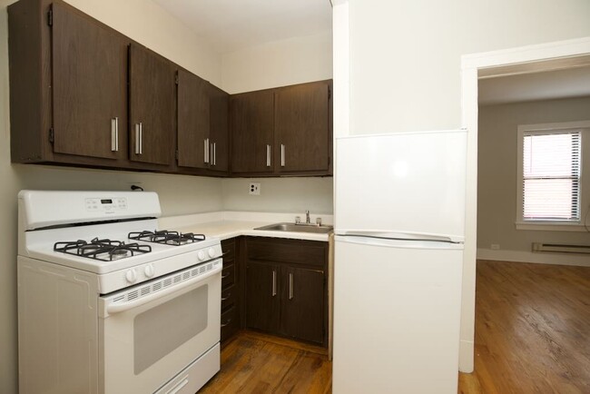 Building Photo - 3722 N Pine Grove Ave