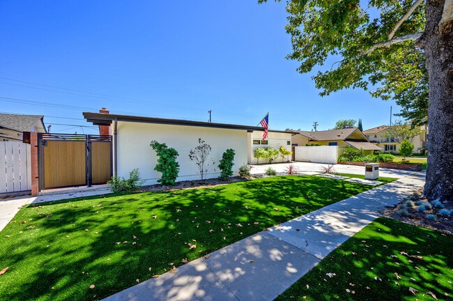 Building Photo - 11192 Martha Ann Dr