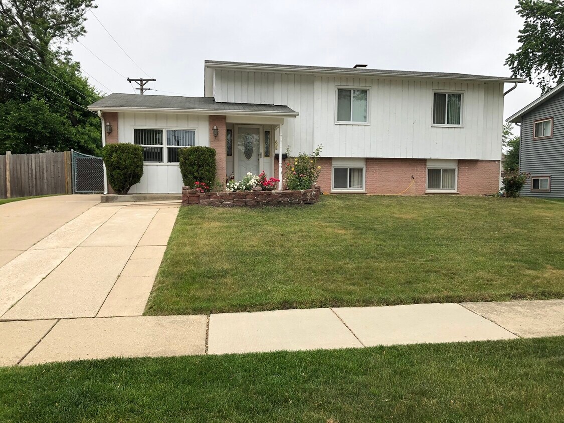 696 Nolan Ave, Glendale Heights, IL 60139 House Rental in Glendale