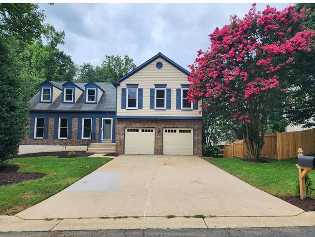 Building Photo - 721 Symphony Woods Dr