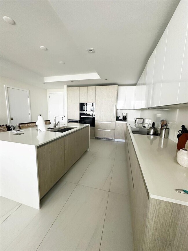 Foto del edificio - 3100 N Ocean Dr