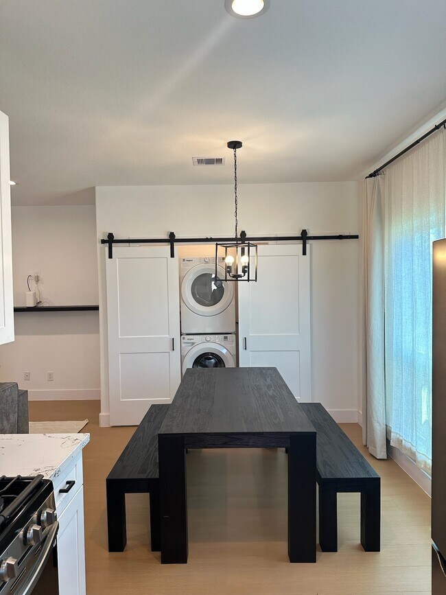 Foto del edificio - 5774 Heron Dr
