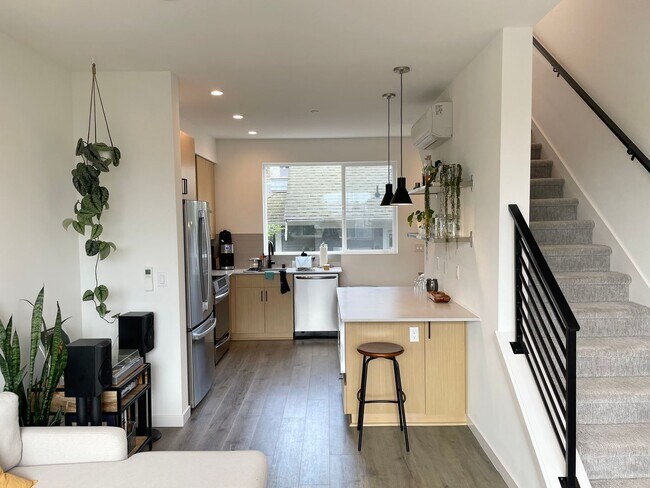 Foto del edificio - 4-Star Green Built 3-bed, 2 bath Modern Townhome with Views!