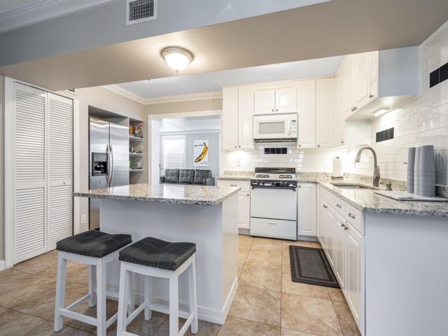 Primary Photo - 251 Seaview St