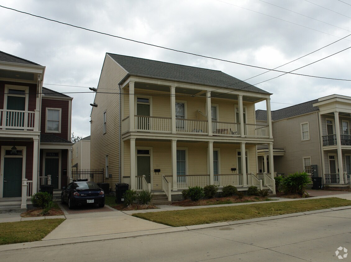 Primary Photo - 823 Josephine Dr