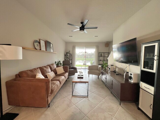 Foto del edificio - 2942 Rambler Ivy Lp