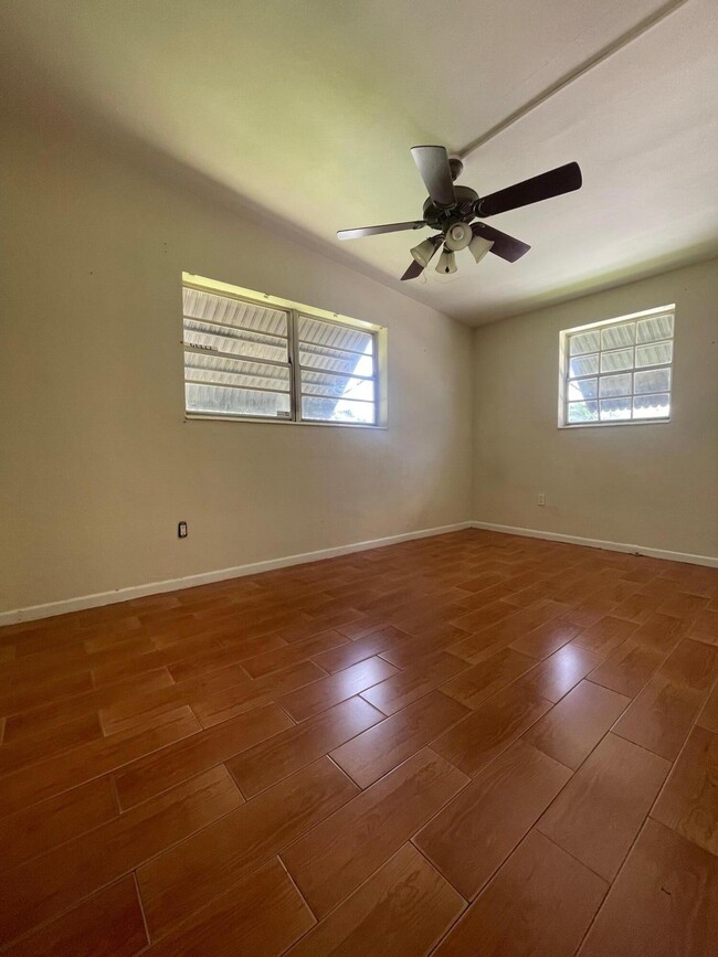 Building Photo - 843 Hibiscus Dr