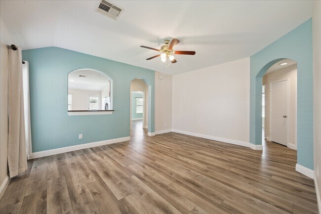 Foto del edificio - 3129 Sun Terrace Ln