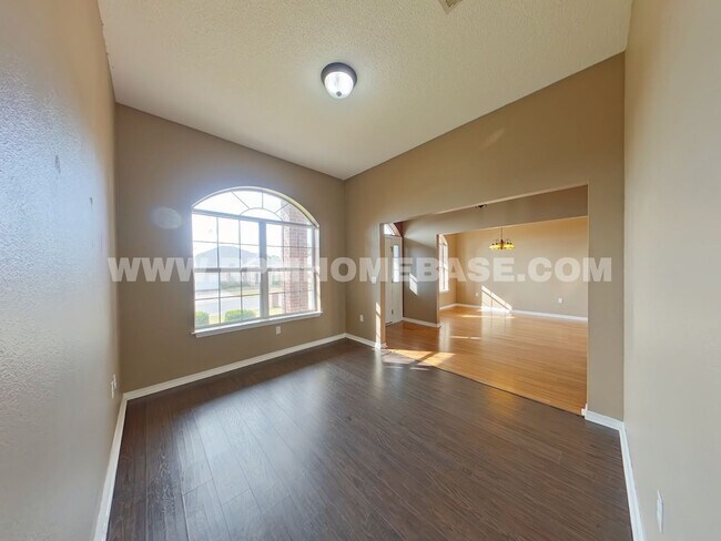 Foto del edificio - Spacious 4-Bedroom Home in South Crestview – Perfect Location Near Bases