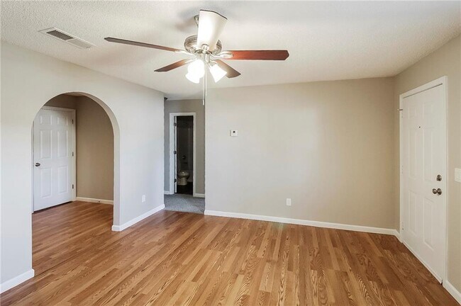 Building Photo - 4966 River Overlook Way