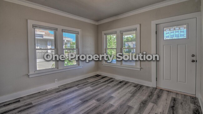 Building Photo - 535 165th St