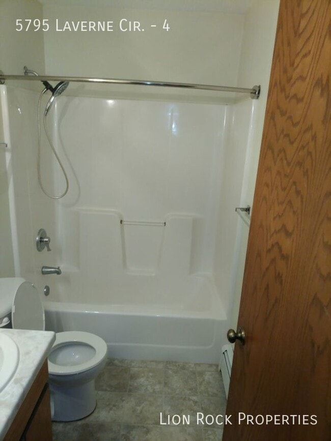 Building Photo - 5795 Laverne Cir N