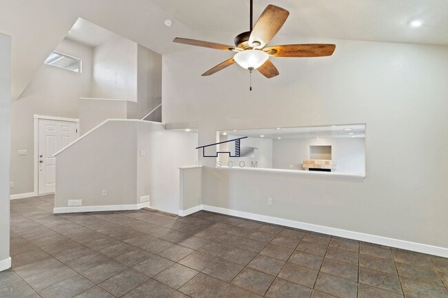 Foto del edificio - 2368 N 650 E