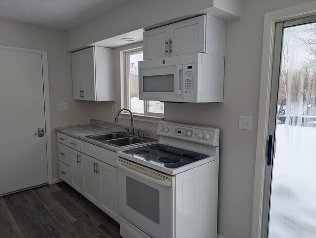 Foto del edificio - 2895 Spring Hill Dr