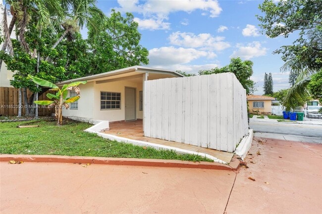 Foto del edificio - 2385 SW 17th St